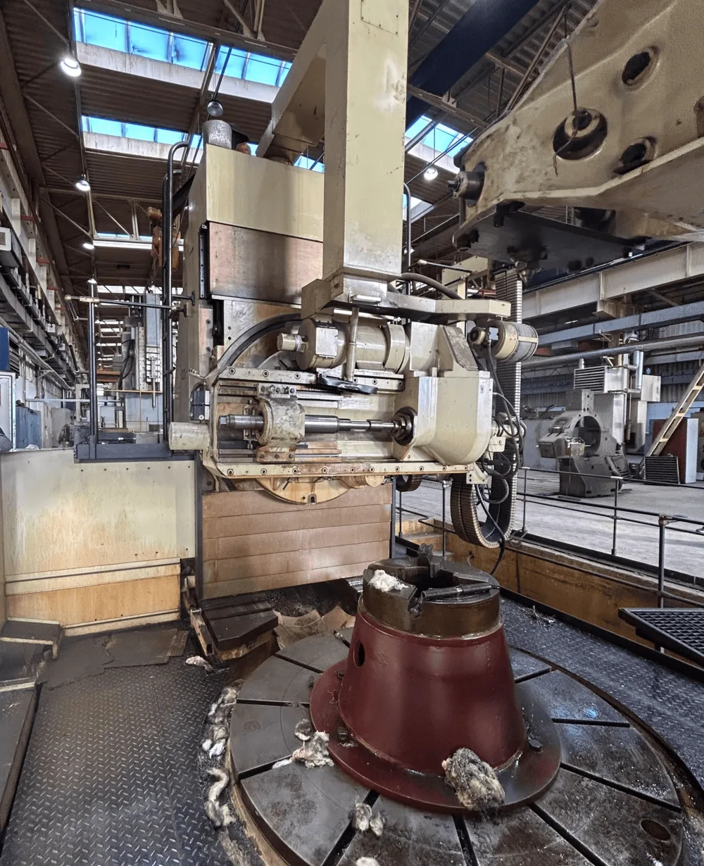 Large gear cutting machine in the workshop